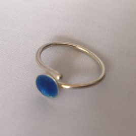 Ring – Sterling silver with one enamelled dome (adjustable)