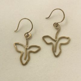 Earring – Sterling silver wire maple leaf