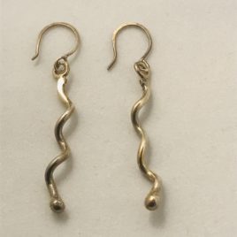 Earring – Sterling silver one wavy wire