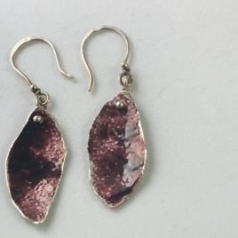 Earring – Sterling silver enamelled leaf