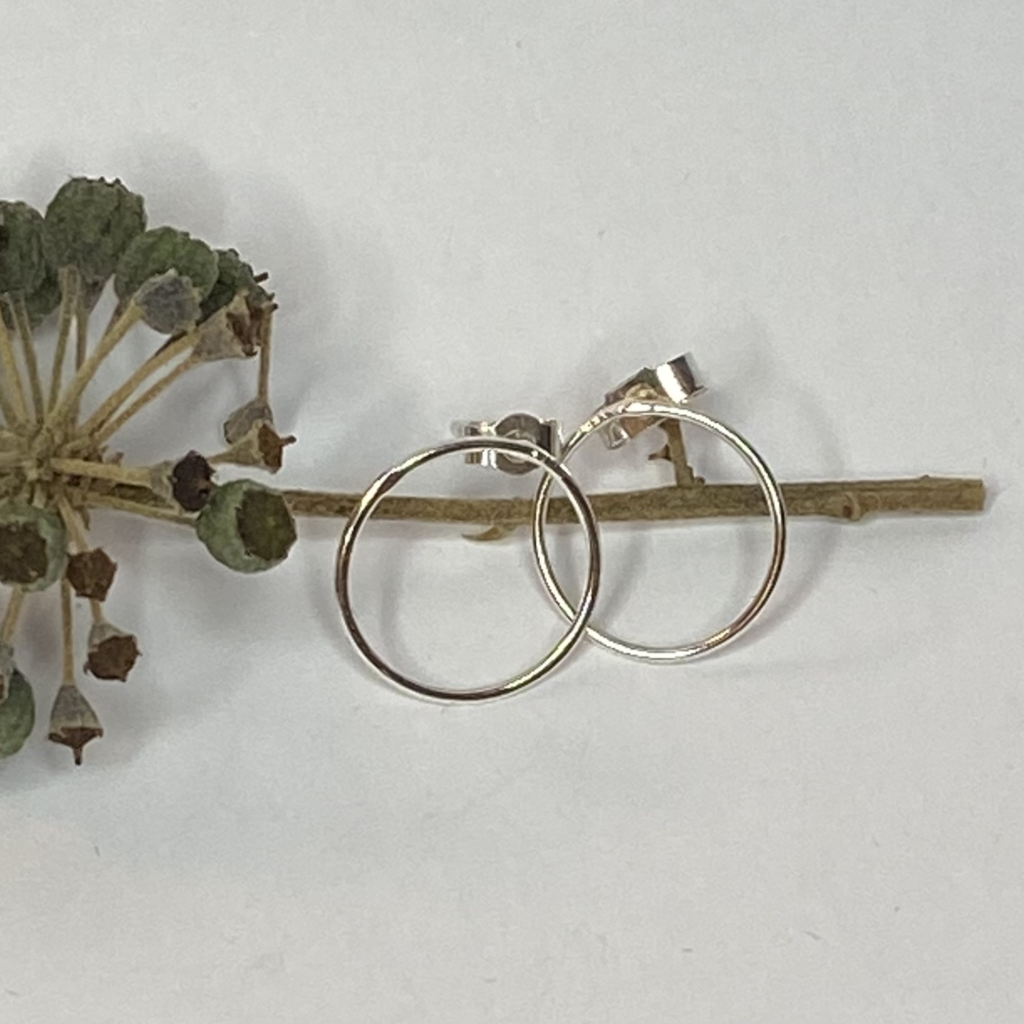 Earrings – Sterling Silver Wire Circle Stud Earrings