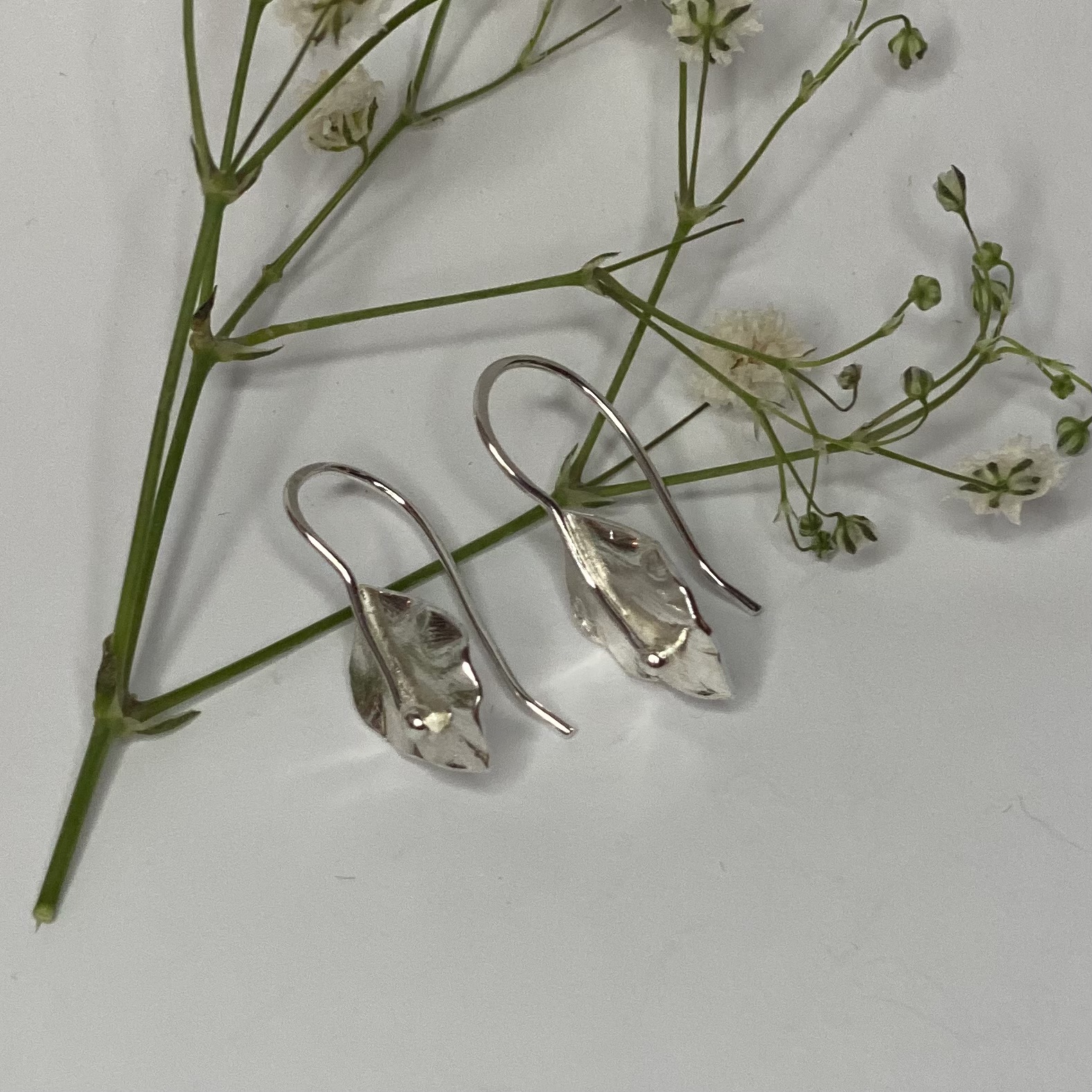 Earrings – Sterling Silver Small Dangly Leaf .